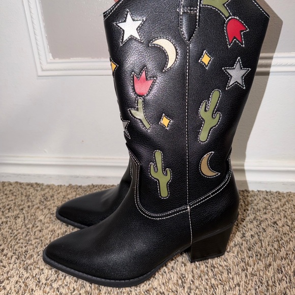 No Boundaries Black Boots with Colorful Embroidery - Picture 3 of 5